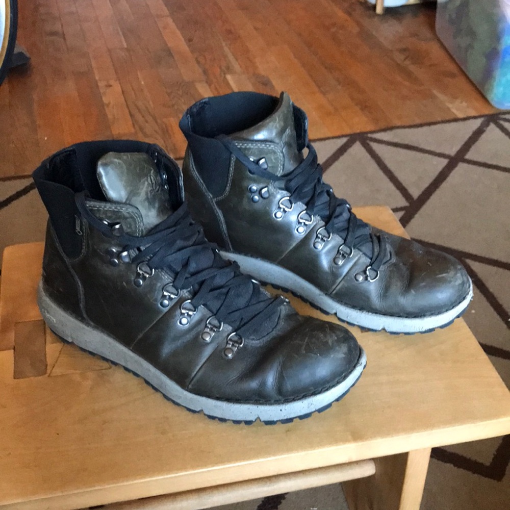 Danner Mens 917 Vertigo boots, grey size 10